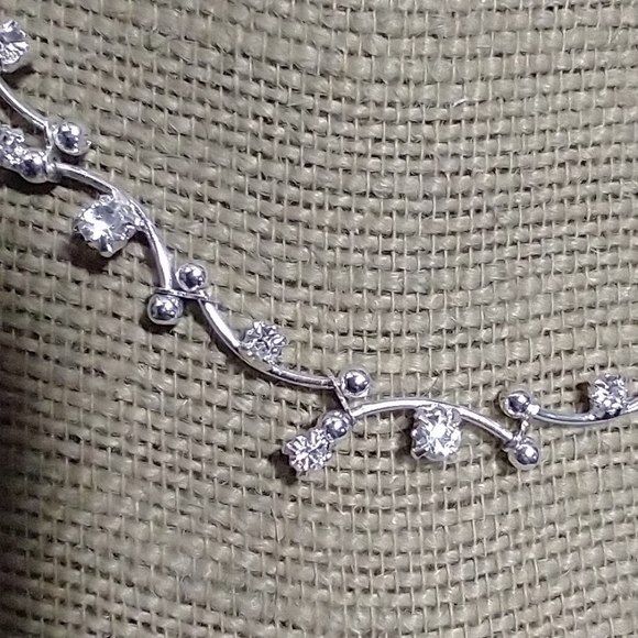 Elegant Silvertone Crystals Wavy Necklace with Crystal Accents vintage - Picture 3 of 4